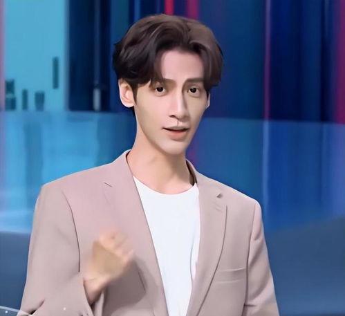 爱豆吃瓜娱乐酱罗云熙,从爱豆到瓜界新宠，揭秘他的吃瓜娱乐之路