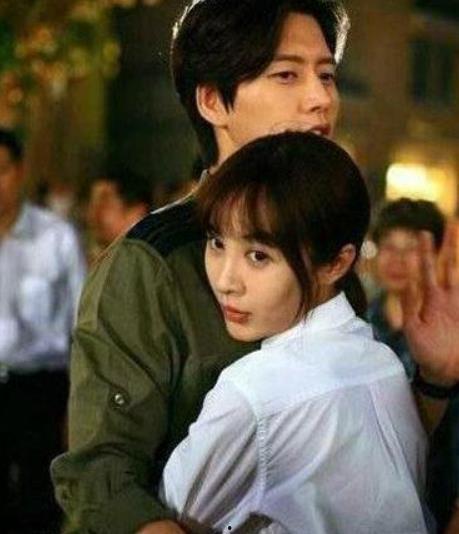 《惊全娱乐圈偷听我吃瓜》